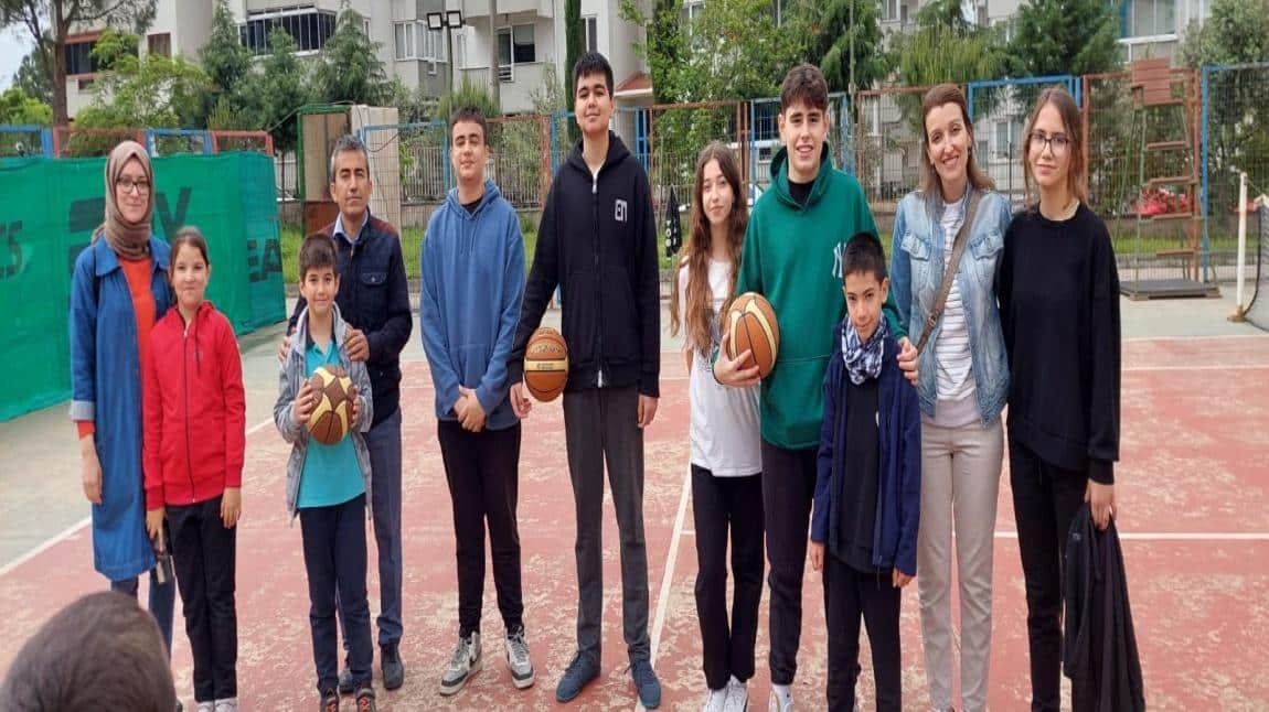 Spor Kulübü'nün Projesiyle Eczacı İzzet Akçiçek İlkokulu ile Spor Aktiviteleri